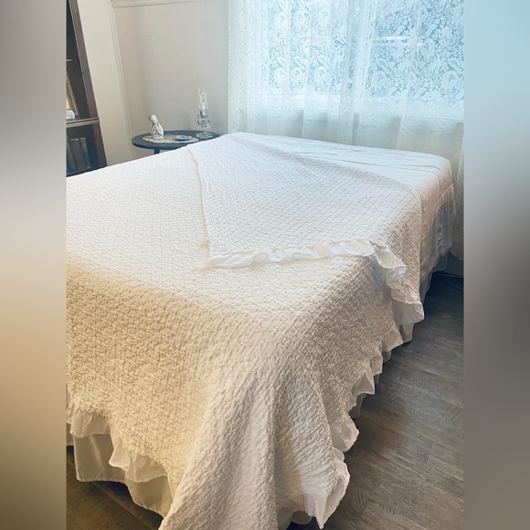 Piubelle Matelasse Quilt Coverlet Texture Solid White Ruffle Shabby Cotton 88x96 - Picture 4 of 7